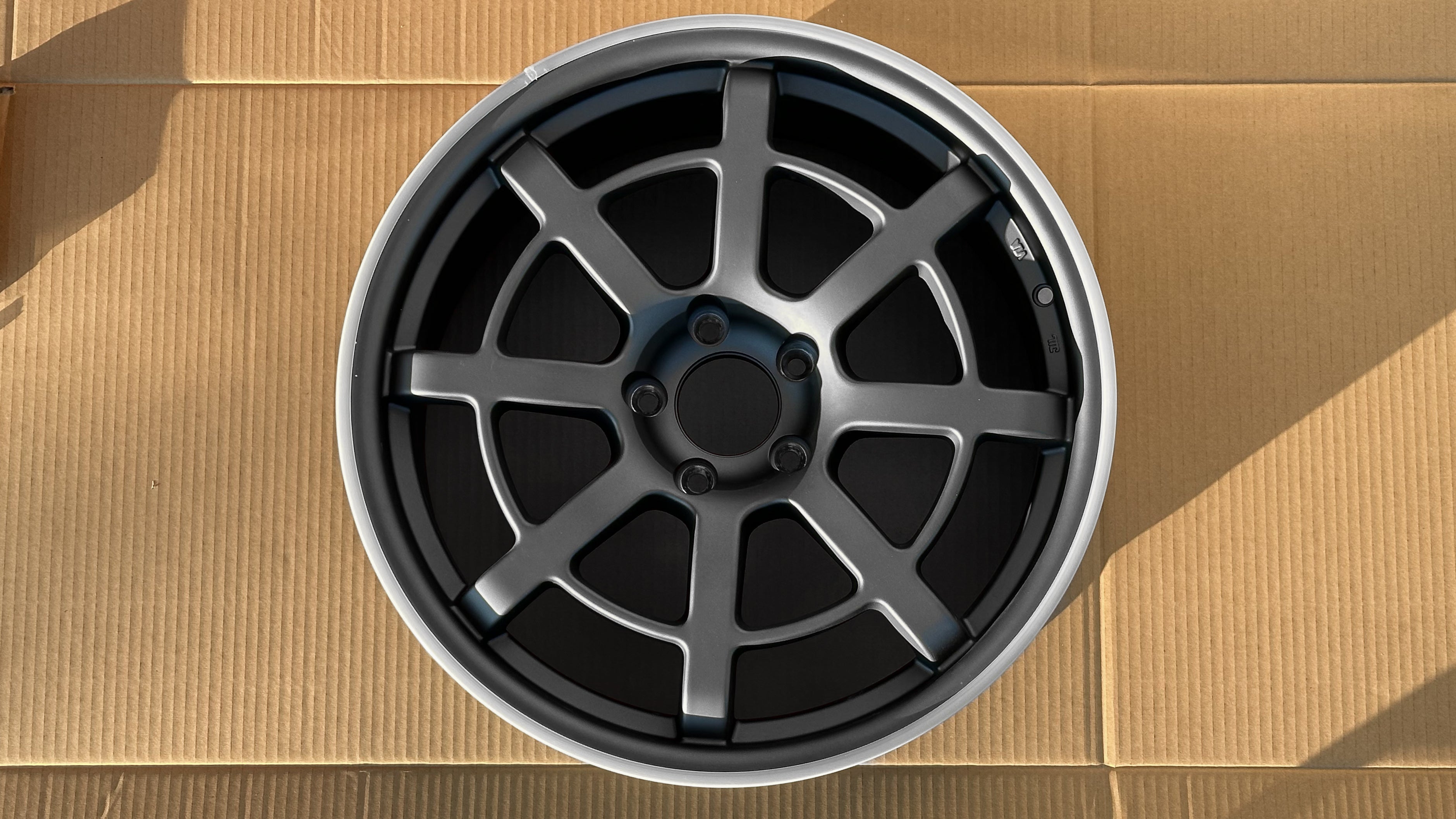 R.M.K R8 (Satin Gray)