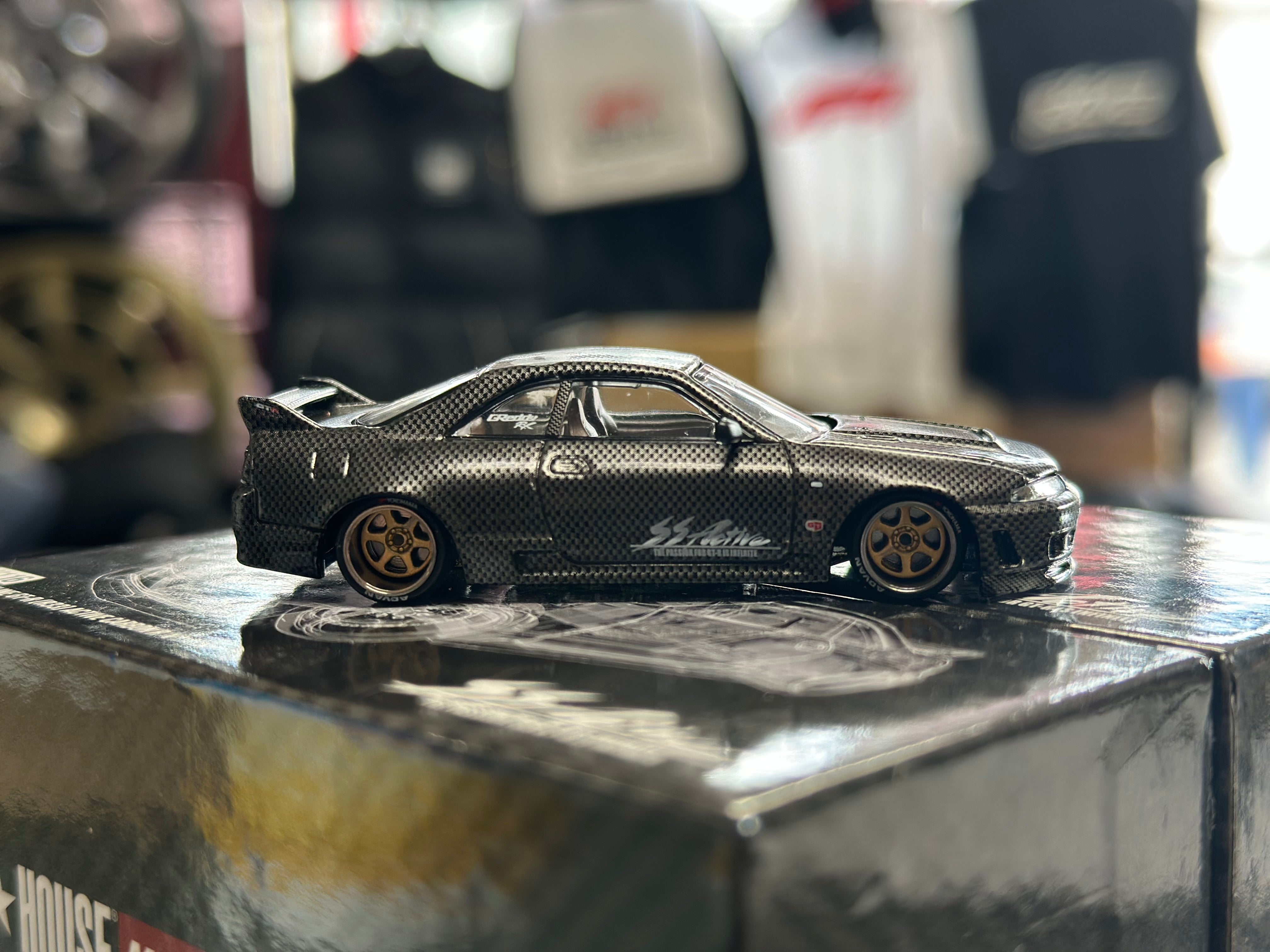 Kaido House x Nissan Skyline GT-R (R33) Active Carbon R 1/64 (Signed)