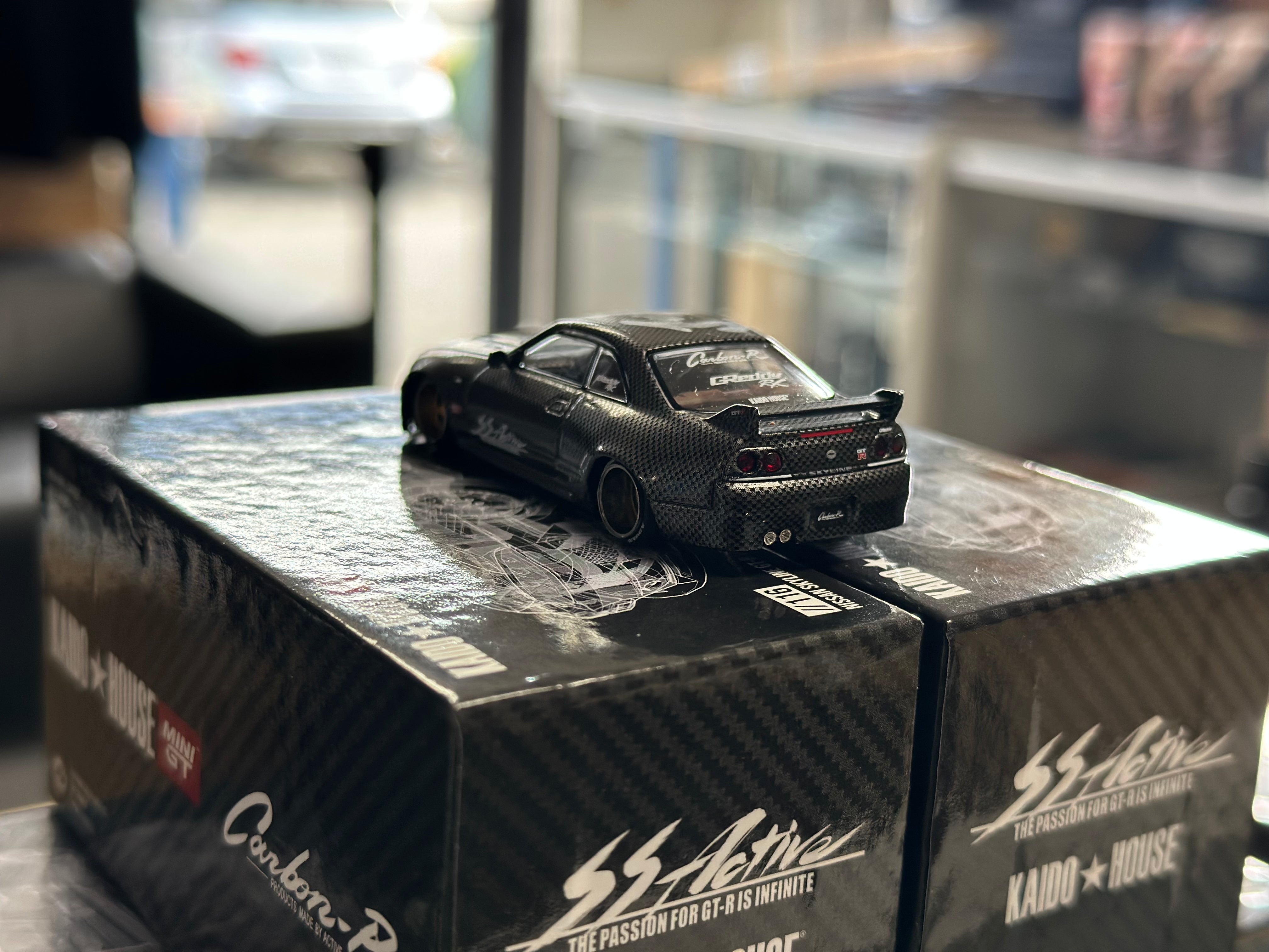 Kaido House x Nissan Skyline GT-R (R33) Active Carbon R 1/64 (Signed)